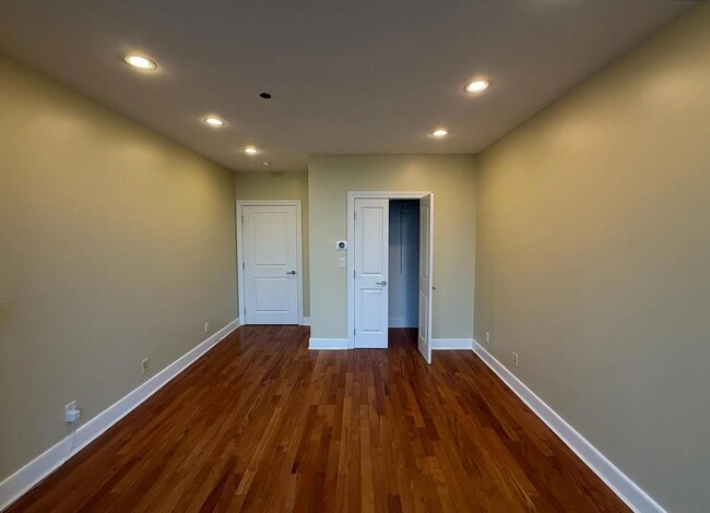 Building Photo - 8125 River Rd