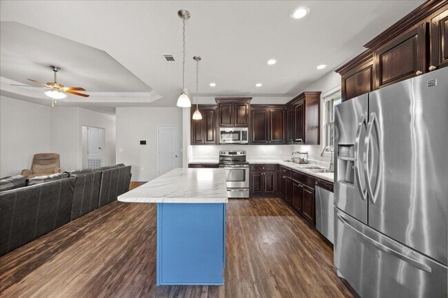 Building Photo - 3 bedroom 2 bathroom- GREAT Location in Pace!