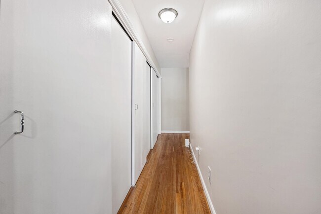 Building Photo - 313 9th St
