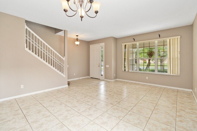 Building Photo - Nice 3/2 with Bonus Room in Oak Hammock Pr...