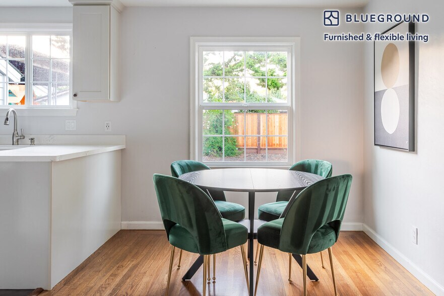 Building Photo - 253 Center St