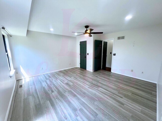 Building Photo - MOVE IN READY - Atrium Ranch for Rent in O...