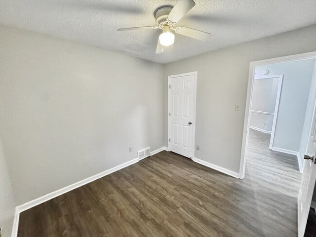 Building Photo - 7359 Peppermill Ln