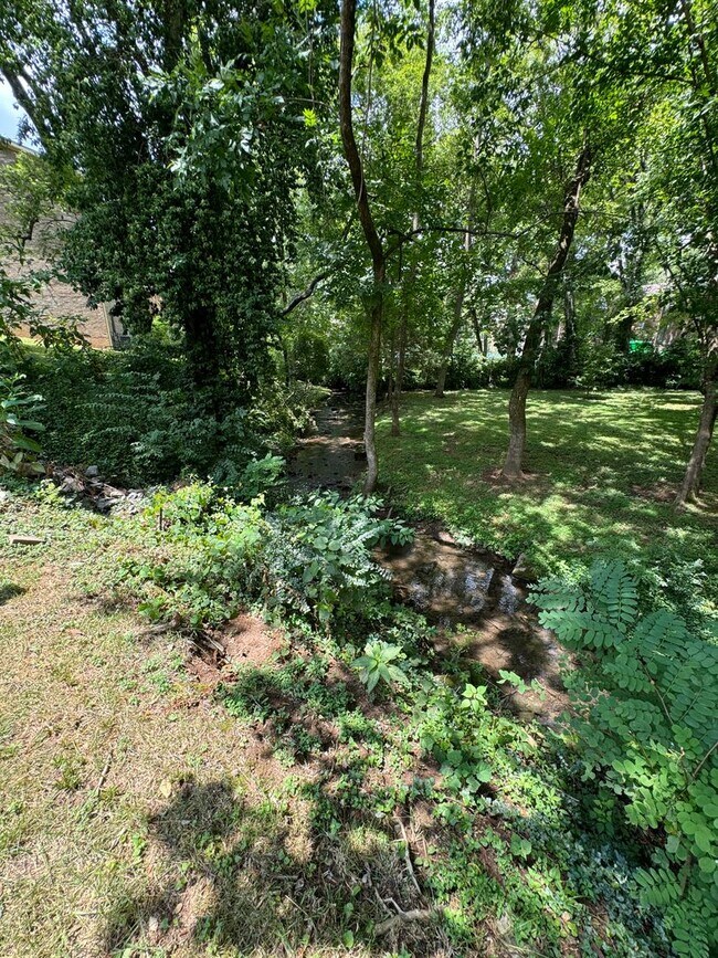 Building Photo - Nature Lovers - 3 Bed, 1 Bath Home w/ 1 Car Garage Close to Downtown Franklin