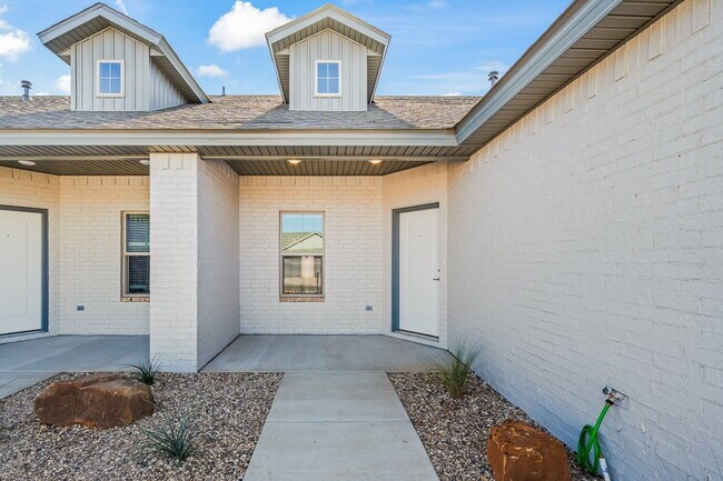 Building Photo - **MOVE IN SPECIAL** Beautiful townhomes in Frenship ISD!