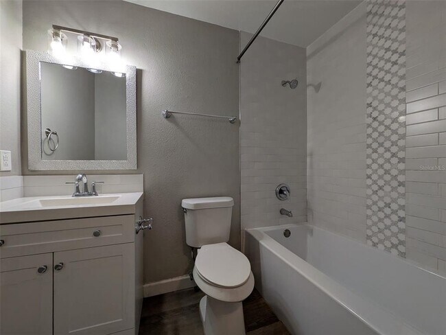 Building Photo - 562 Flemming Way