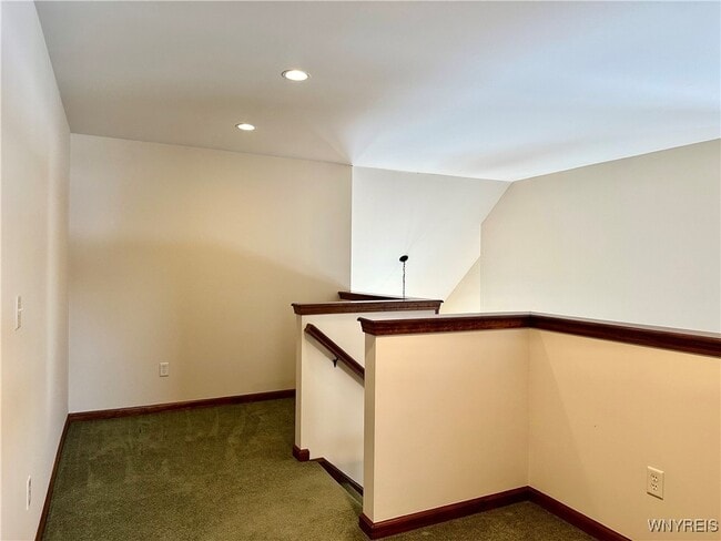 Building Photo - 8047 Laurel Park Ln