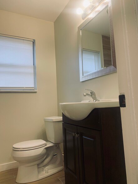 Building Photo - 3719 N Hartford St