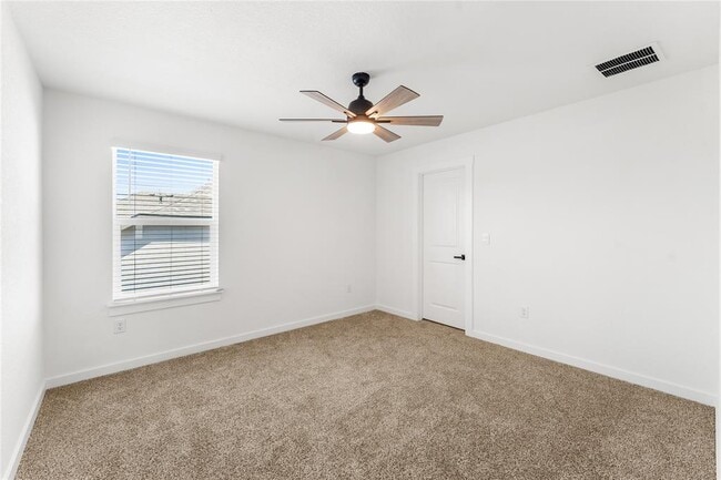 Building Photo - 1828 Walnut Grv Bnd