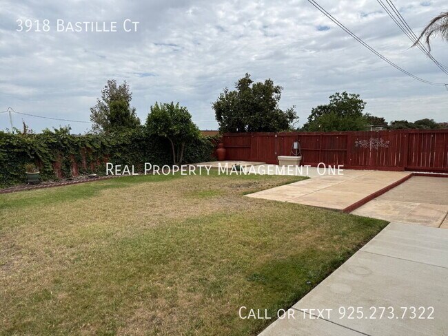 Building Photo - 3918 Bastille Ct