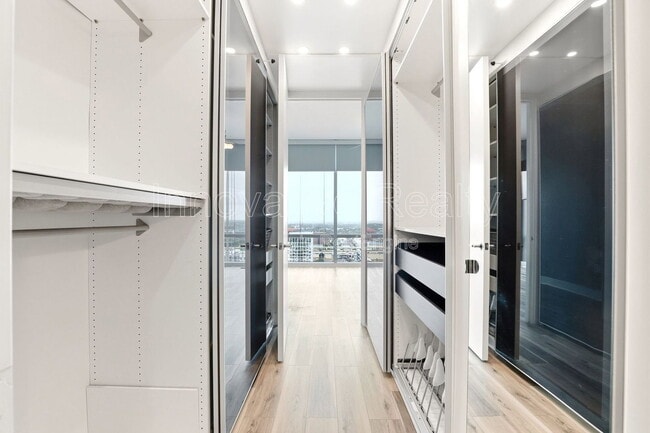 Building Photo - 150 E Robinson St