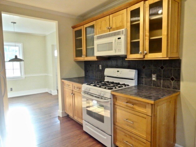 Building Photo - 1618 Delaware Ave