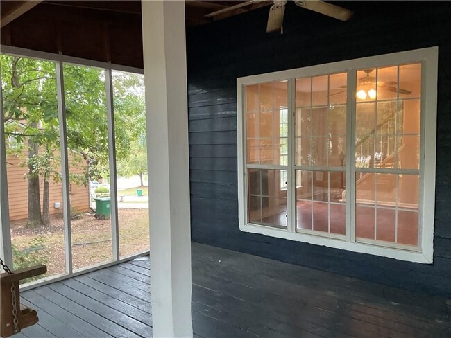 Building Photo - 2570 Treasure Ct