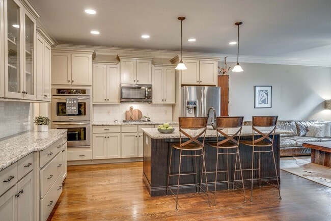 Building Photo - Custom built home in a great location in B...