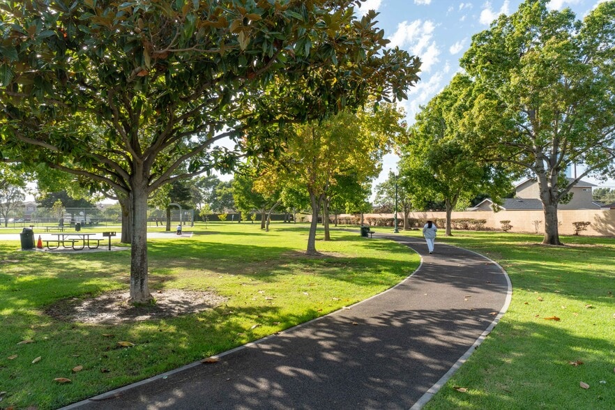 Building Photo - 6 Princeton Ave