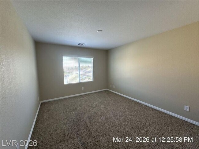 Building Photo - Gated Community with the perfect mix of style, location, and amenities!