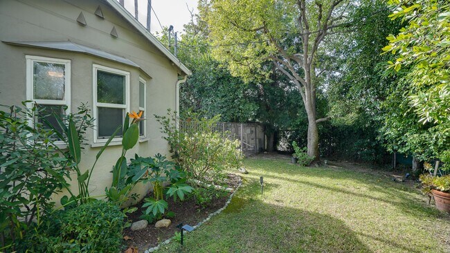 Building Photo - FALL IN LOVE with Ranch Style Living!