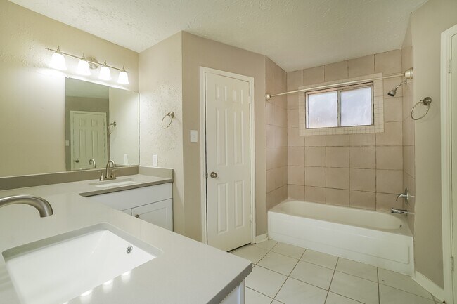 Building Photo - 1515 Windys Way