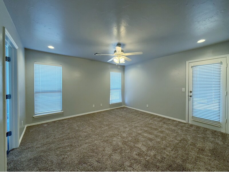 Building Photo - 17040 Hardwood Pl