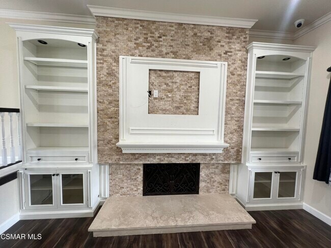 Building Photo - 334 W Avenida De Las Flores