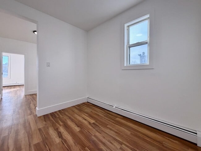 Building Photo - 212 15th St