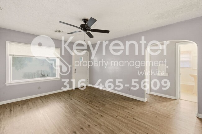 Building Photo - 915 N Harding Ave
