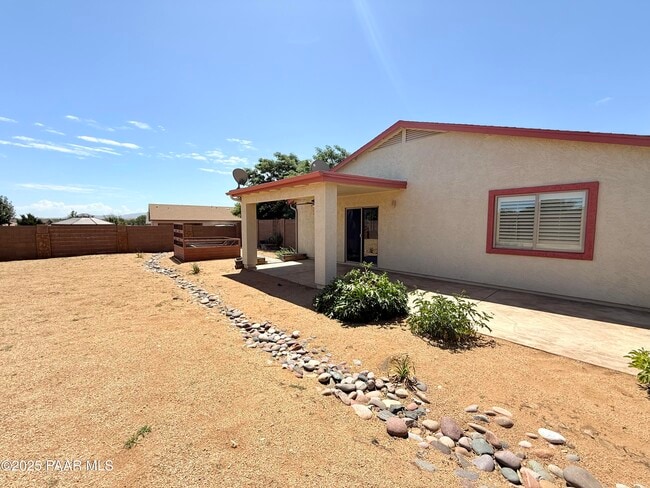 Building Photo - 1496 Stratford Pl