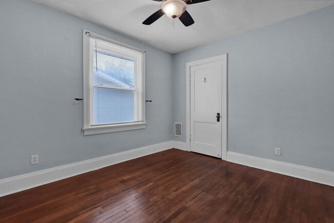 Building Photo - 2475 Indianola Ave