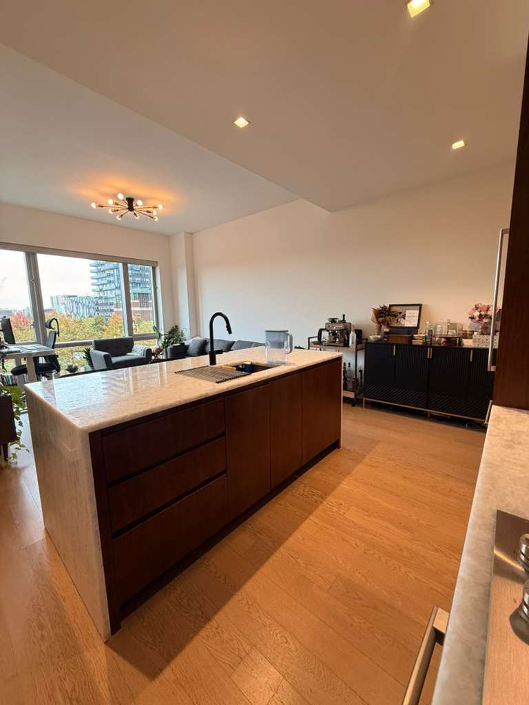 Building Photo - 75 Park Ln S