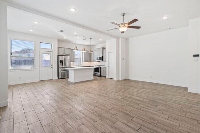 Building Photo - 7818 Starfish Arbor Dr