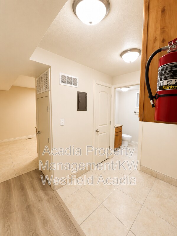 Building Photo - 315 E 600 S St