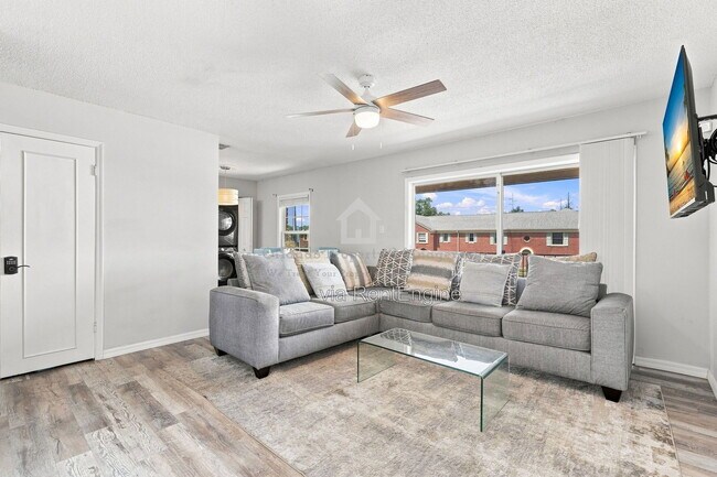 Building Photo - 525 Georgetown Dr