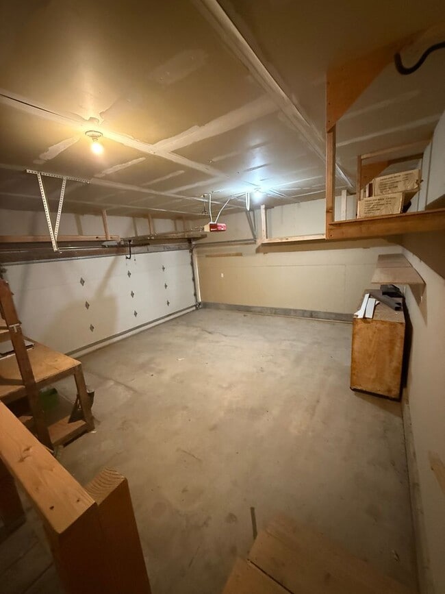 Building Photo - Spacious 5 Bedroom / 3 Bathroom Home for Rent in Lakeside, Montana