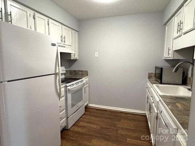 Building Photo - 3139 Heathstead Place
