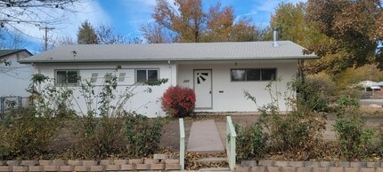 Building Photo - 3 Bedroom 1 Bath Home **Move In Special