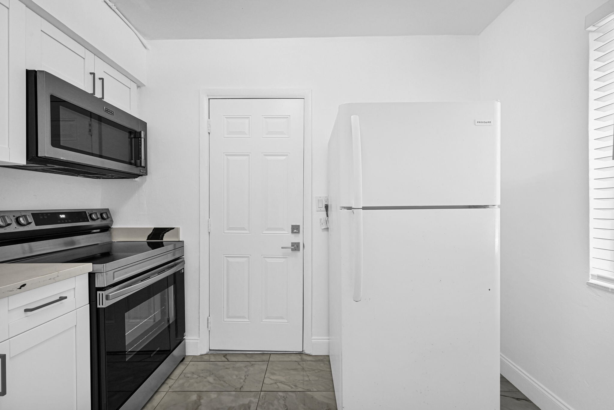 Building Photo - 6432 NE 1st Ct