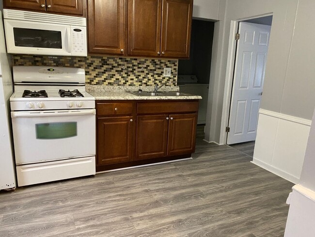 Building Photo - CUTE 2 BEDROOM 1 BATH HOME IN FERNDALE $1250