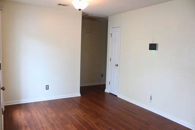 Building Photo - 132 Bluelake Blvd