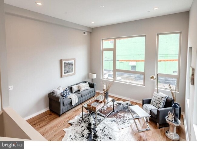 Building Photo - 1842 E Cumberland St