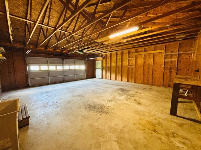 Building Photo - 1302 Sandy Cir