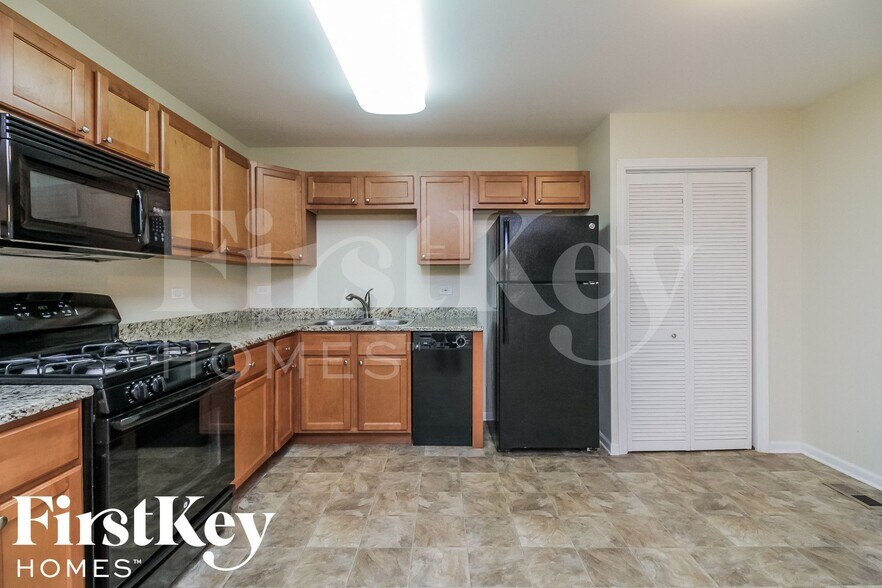 Building Photo - 125 S Orchard Dr