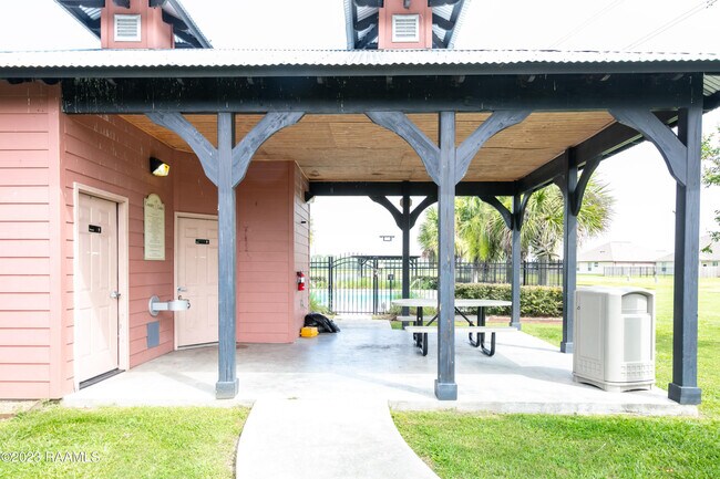 Building Photo - 121 Merrydale Ln