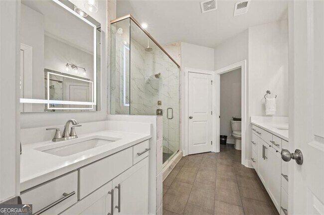 Building Photo - 2145 Burnside Dr NW
