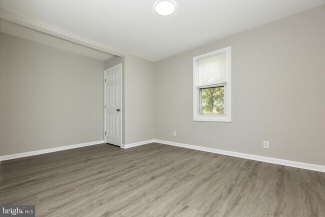 Building Photo - 9520 48th Ave