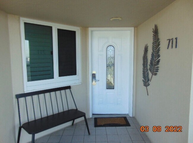 Building Photo - Views! Gorgeous, upgraded penthouse condo at The Breakers