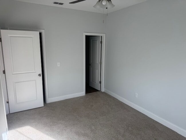 Building Photo - 210 Lenox Cir