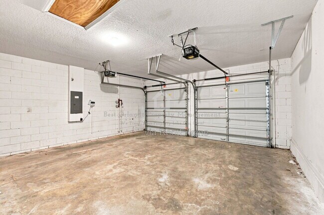 Building Photo - 10402 Eastpark Lake Dr