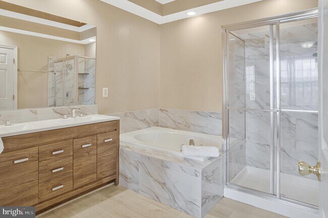 Building Photo - 22438 Maison Carree Square