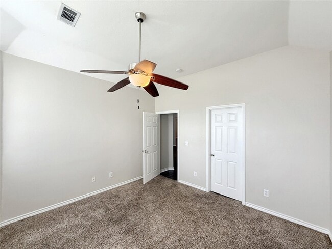 Building Photo - 3104 Hoffman Dr