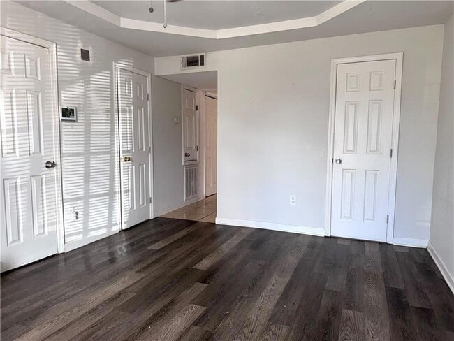 Building Photo - 7021 Yorktown Dr